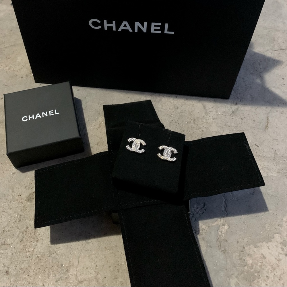 CHANEL Earrings with Box